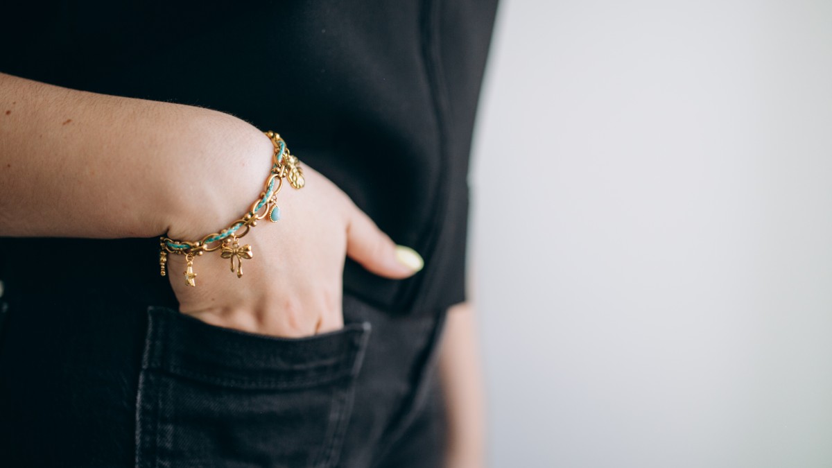 Pulsera de cordón con dijes Pulsera de cordón con dijes