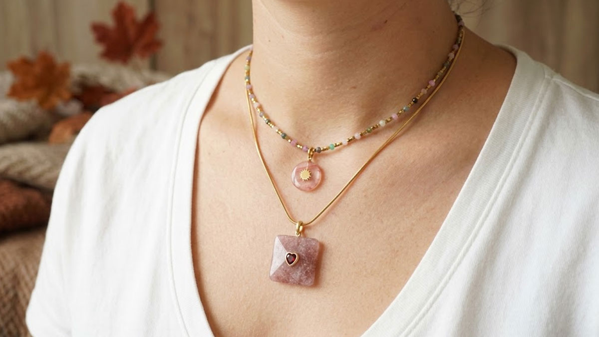 Dúo de collares de piedras naturales: turmalina y cuarzo rosa Dúo de collares de piedras naturales: turmalina y cuarzo rosa