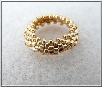 aretes con cristales de PureCrystal Salomé majestuosa azul y perlas de cal y vidrio y Amos® Khéops® por Puca® : Paso 3 aretes con cristales de PureCrystal Salomé majestuosa azul y perlas de cal y vidrio y Amos® Khéops® por Puca® : Paso 3